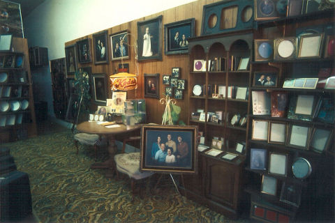 lee-of-auburn-picture-frames.jpg